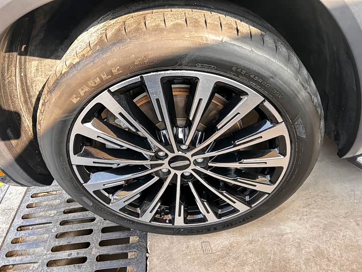 Photo 4 - Geely Monjaro