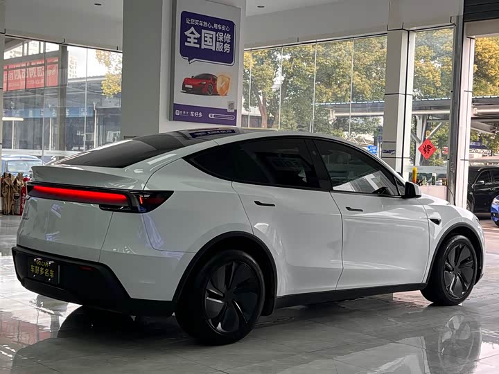 Фото 9 - Tesla Model Y