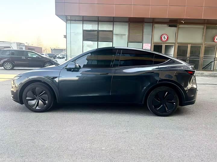 Фото 3 - Tesla Model Y