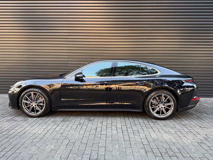 Фото 3 - Porsche Panamera