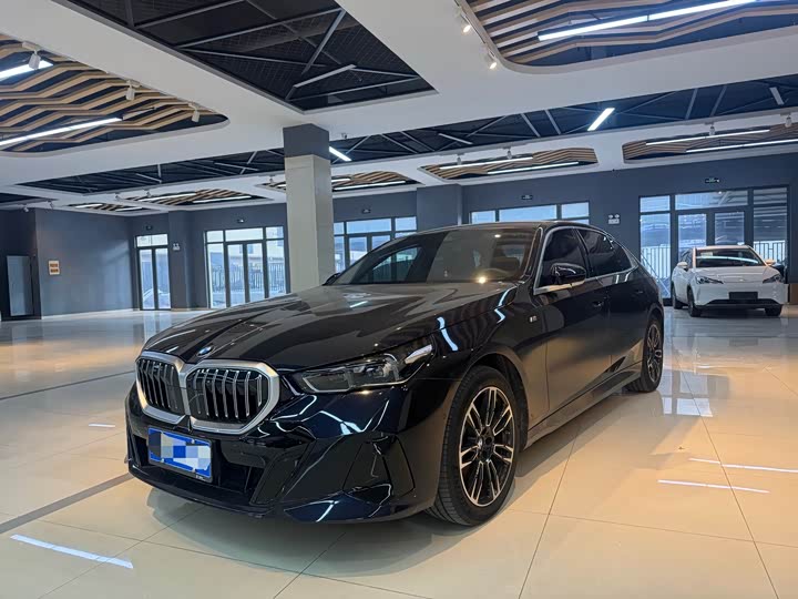 Фото 1 - BMW 5 Series