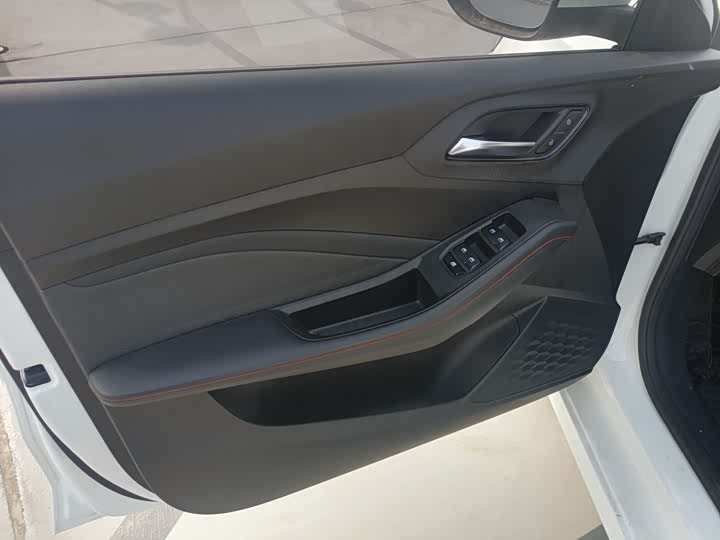 Фото 8 - MG Motor 5