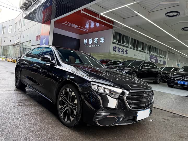 Фото 3 - Mercedes-Benz E-Class