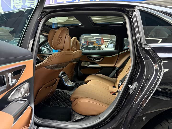 Фото 8 - Mercedes-Benz E-Class