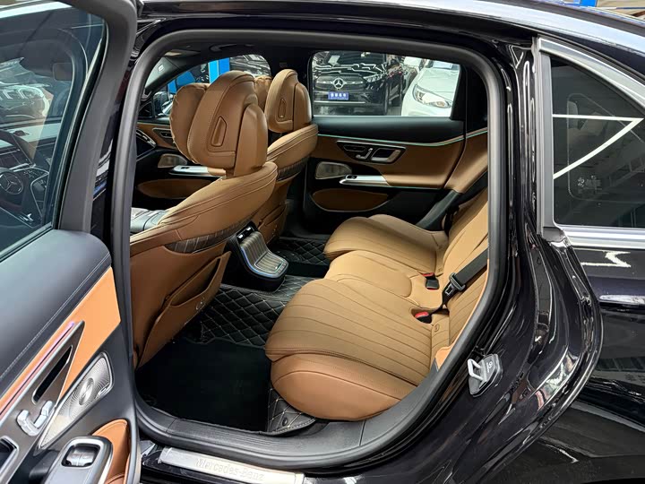 Фото 9 - Mercedes-Benz E-Class