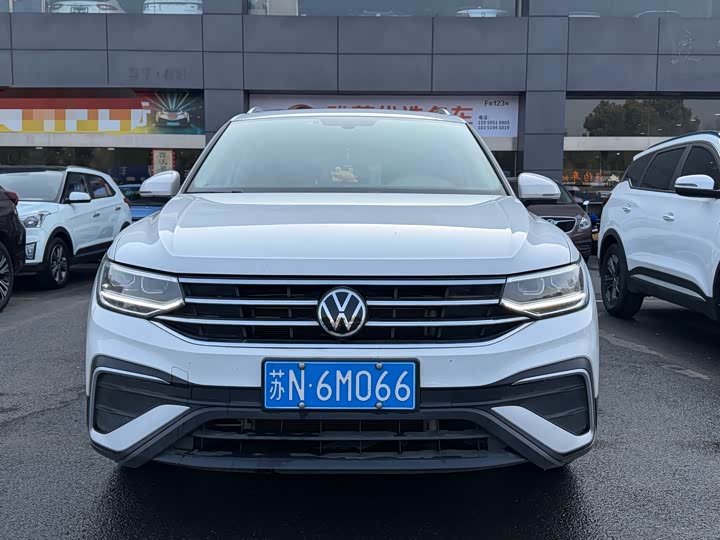 Фото 2 - Volkswagen Tiguan L Pro