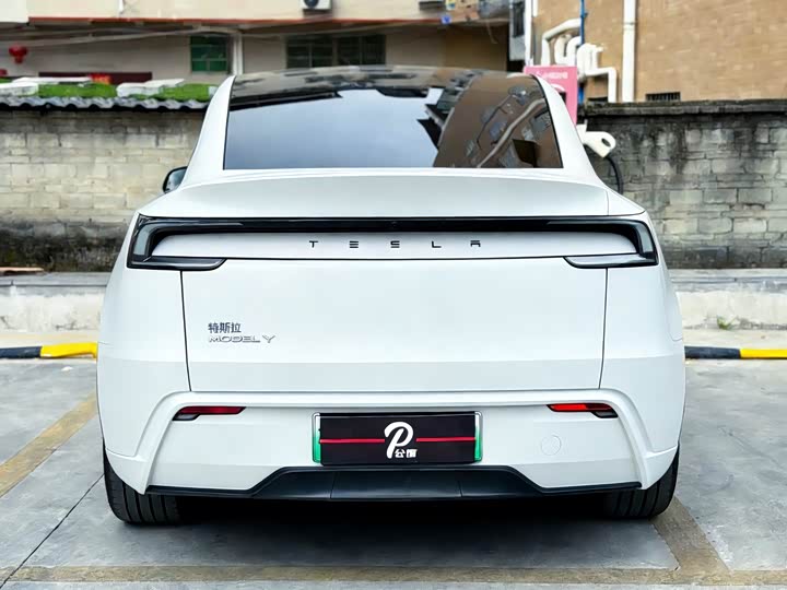 Фото 4 - Tesla Model Y