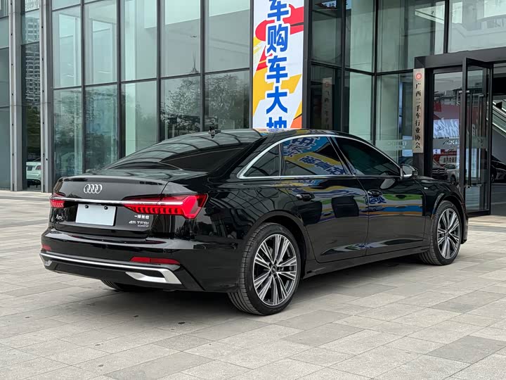 Фото 4 - Audi A6L