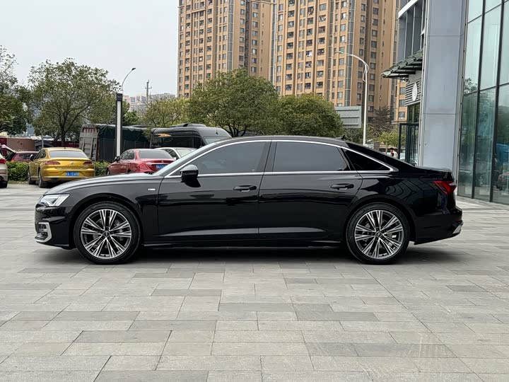 Фото 7 - Audi A6L