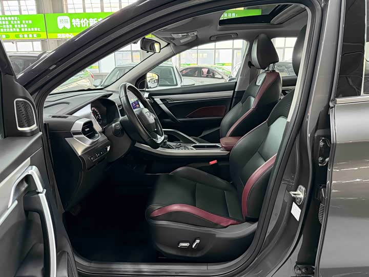 Фото 8 - Geely Coolray