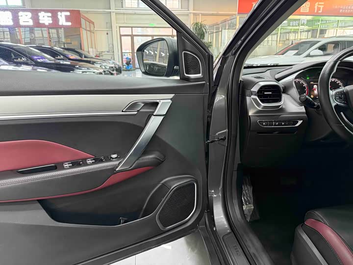 Фото 9 - Geely Coolray