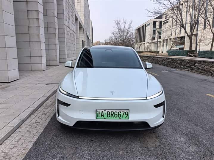 Photo 2 - Tesla Model Y