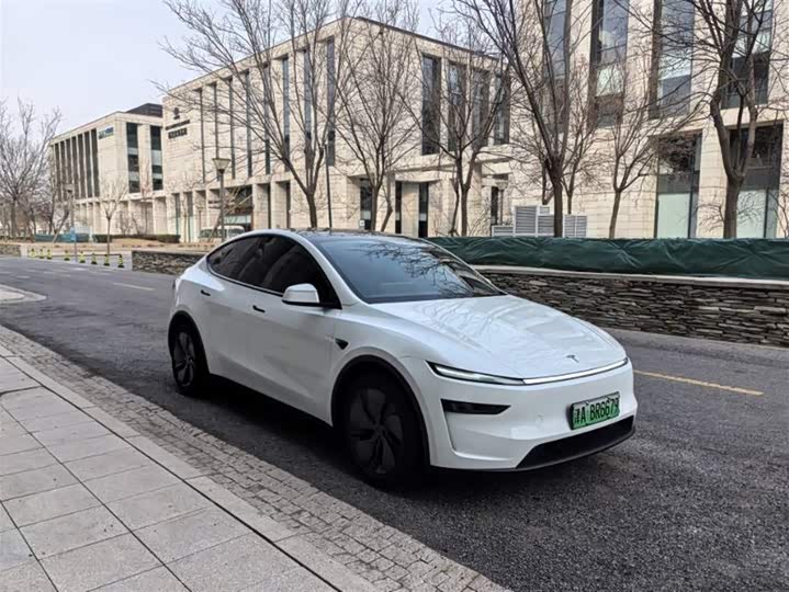 Photo 3 - Tesla Model Y