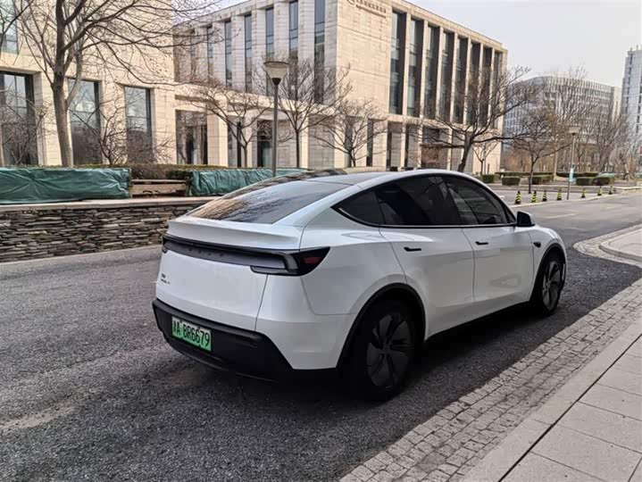 Photo 4 - Tesla Model Y