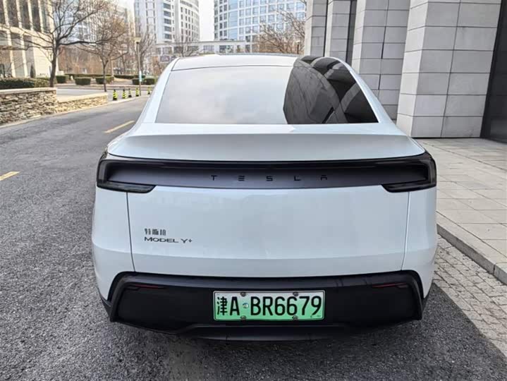 Photo 5 - Tesla Model Y