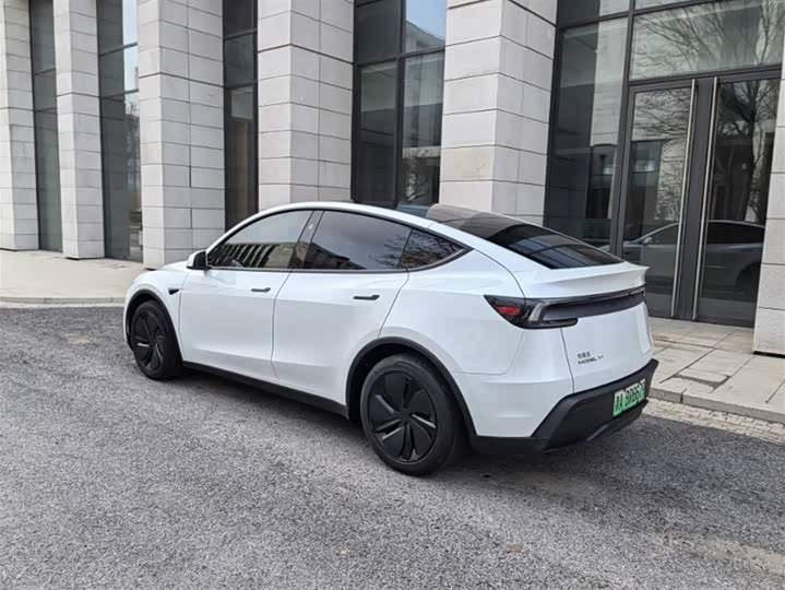 Photo 6 - Tesla Model Y