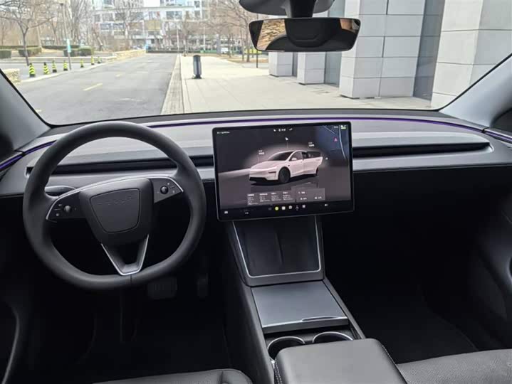 Photo 8 - Tesla Model Y