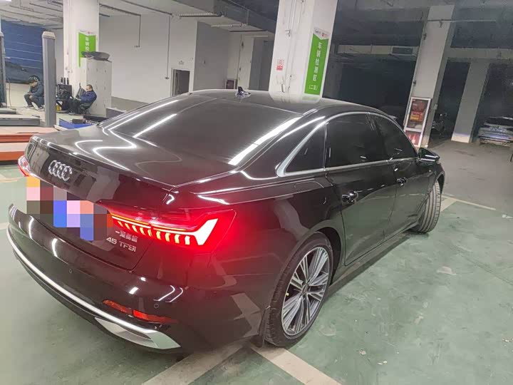 Фото 2 - Audi A6L