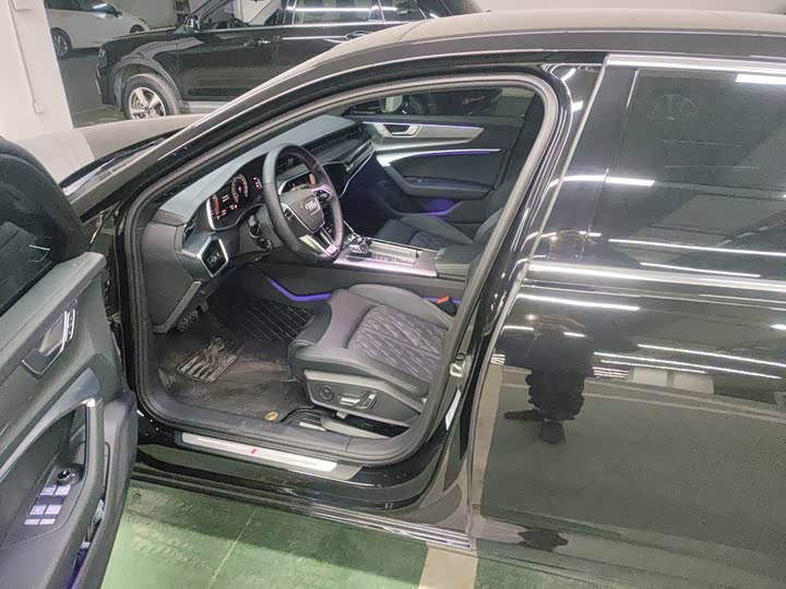 Фото 7 - Audi A6L