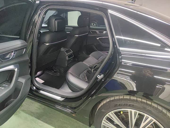 Фото 8 - Audi A6L