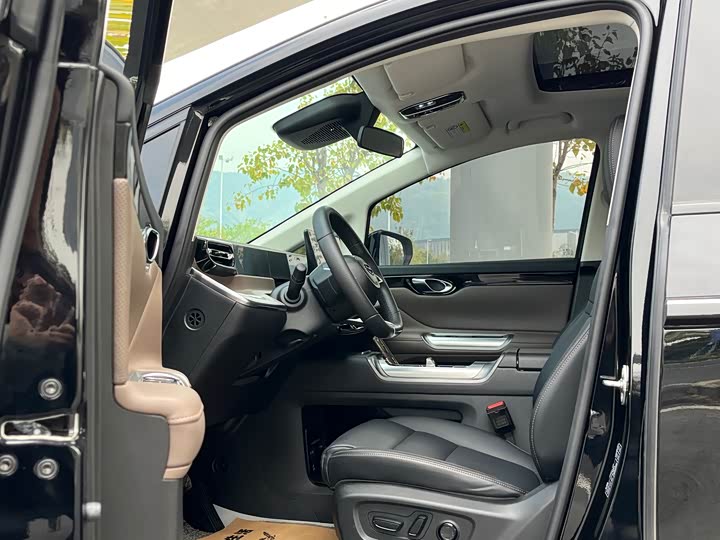 Фото 4 - GAC Trumpchi E8