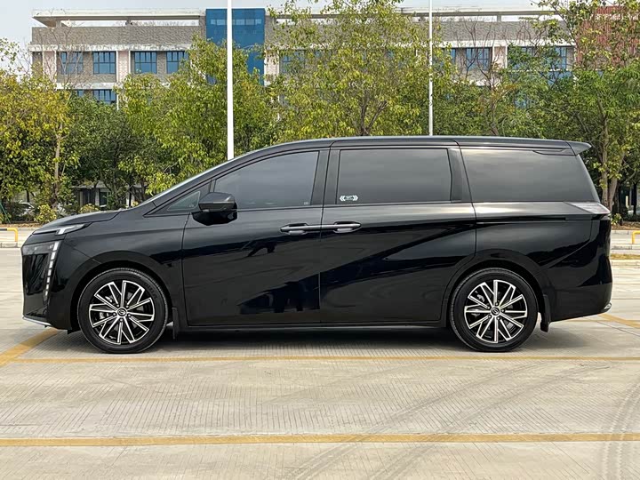 Фото 9 - GAC Trumpchi E8