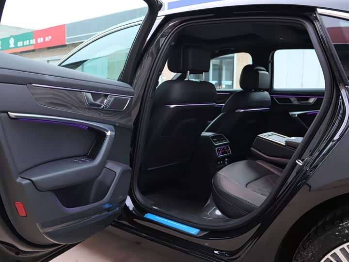 Фото 8 - Audi A6L