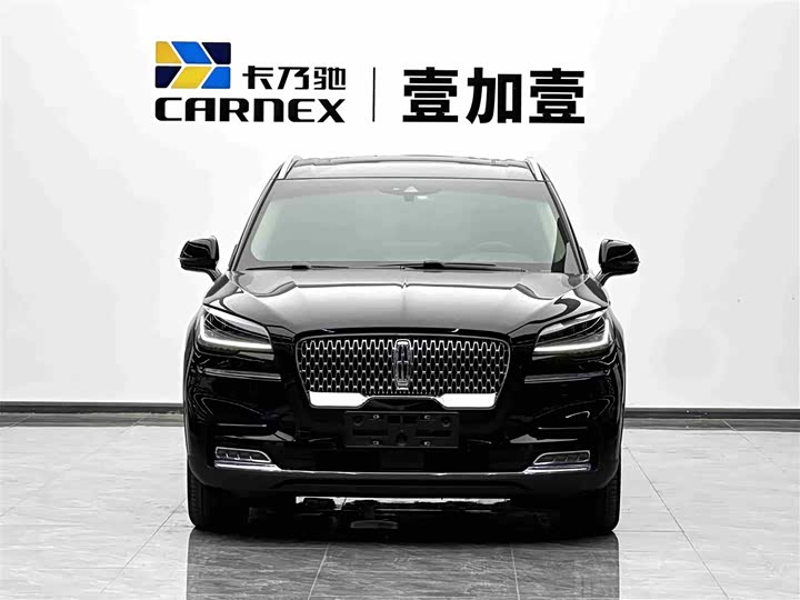 Фото 2 - Lincoln Aviator