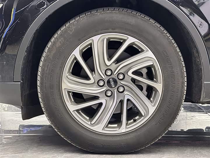 Фото 4 - Lincoln Aviator