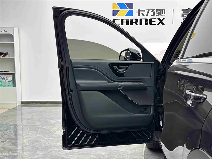 Фото 5 - Lincoln Aviator