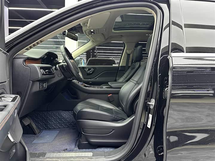 Фото 6 - Lincoln Aviator