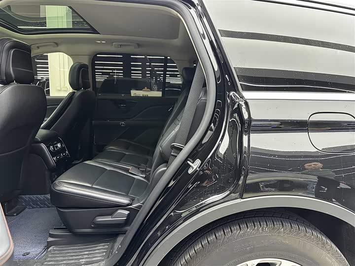 Фото 7 - Lincoln Aviator