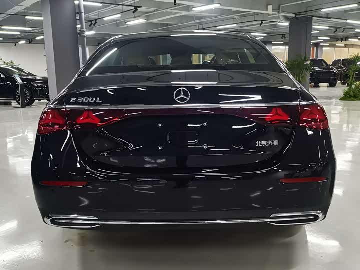 Photo 3 - Mercedes-Benz E-Class