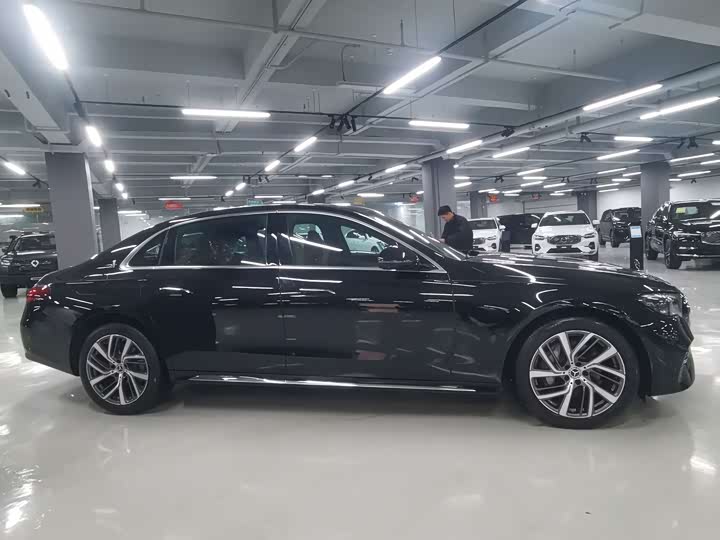 Photo 4 - Mercedes-Benz E-Class