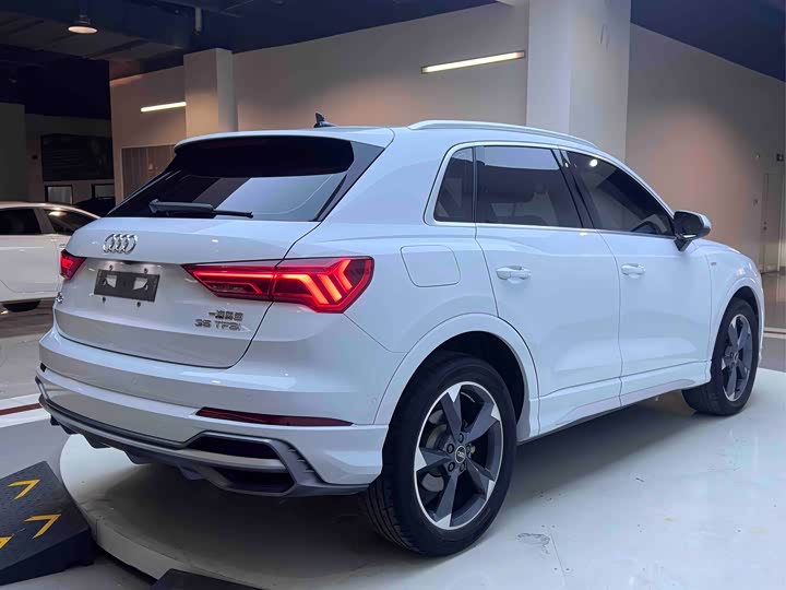 Фото 6 - Audi Q3