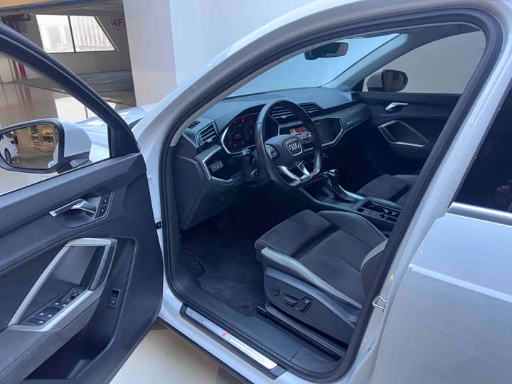 Фото 8 - Audi Q3