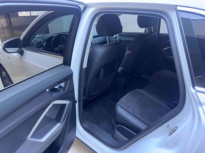 Фото 9 - Audi Q3