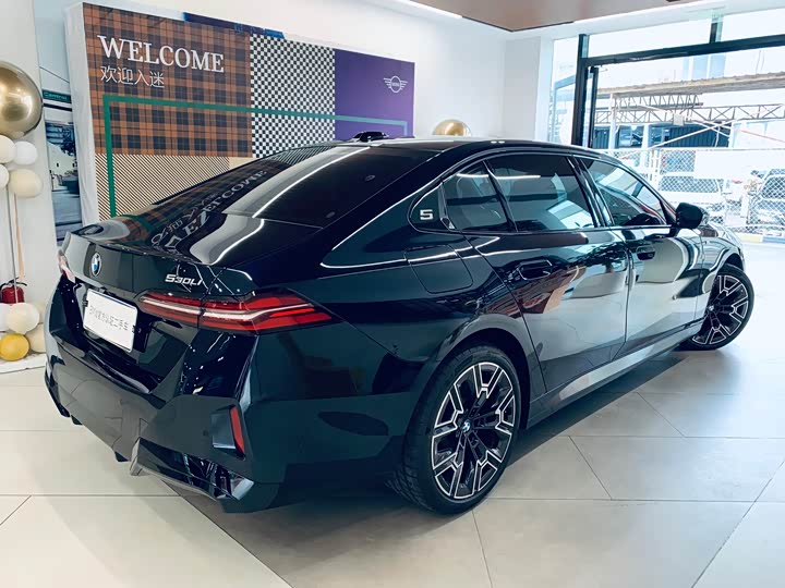 Фото 2 - BMW 5 Series