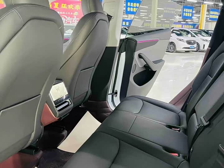 Фото 8 - Tesla Model Y