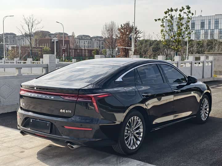 Фото 7 - Bestune B70