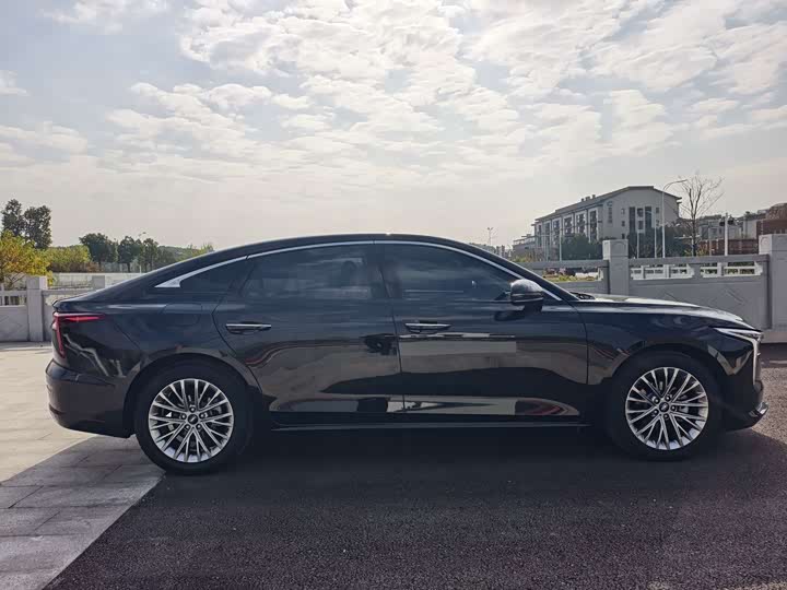 Фото 8 - Bestune B70