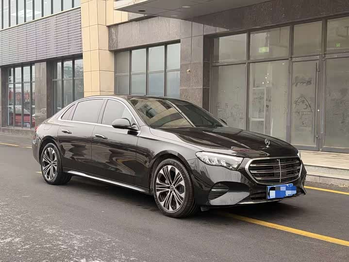 Photo 3 - Mercedes-Benz E-Class