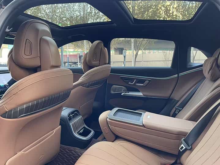 Photo 8 - Mercedes-Benz E-Class