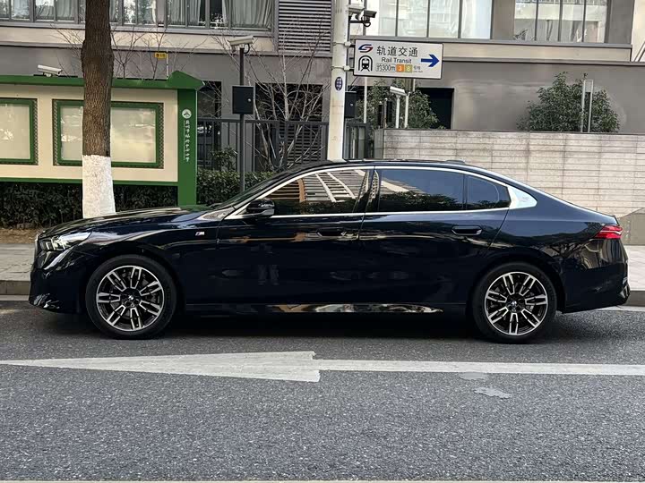 Фото 2 - BMW 5 Series