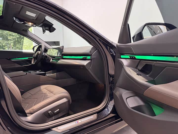 Фото 6 - BMW 5 Series