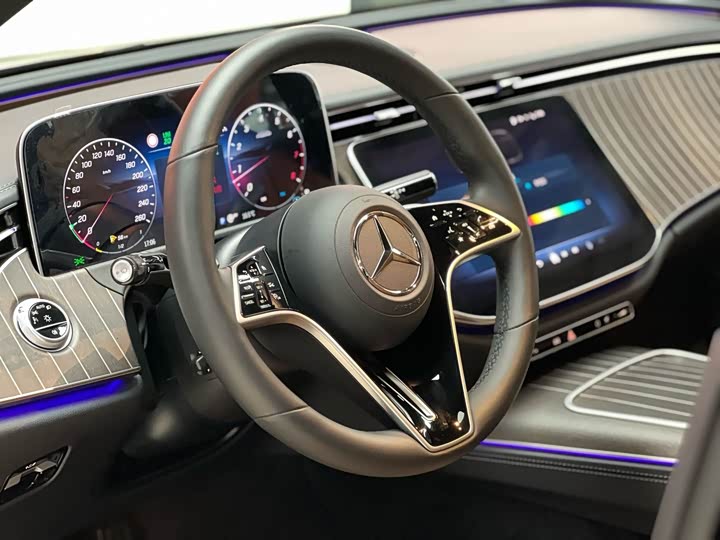 Фото 7 - Mercedes-Benz E-Class
