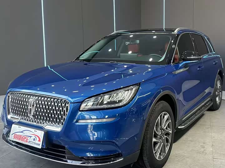 Фото 1 - Lincoln Corsair