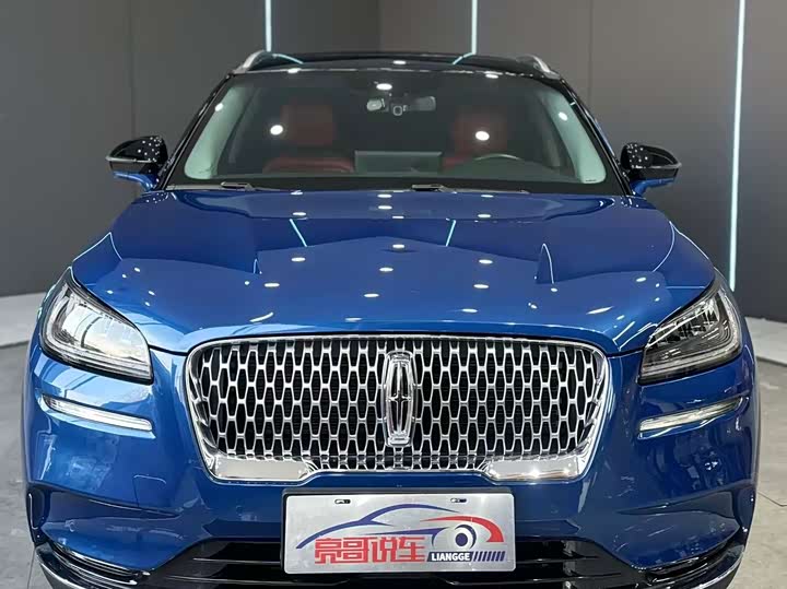 Фото 2 - Lincoln Corsair