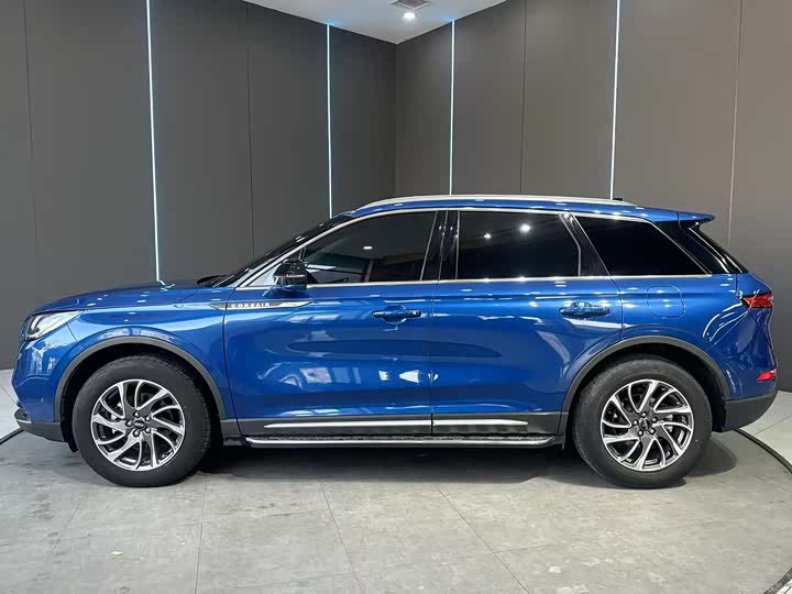 Фото 4 - Lincoln Corsair