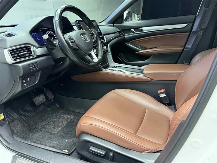 Фото 4 - Honda Inspire